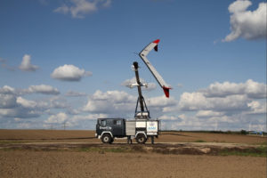 Le camion EnerKite avec son avion.